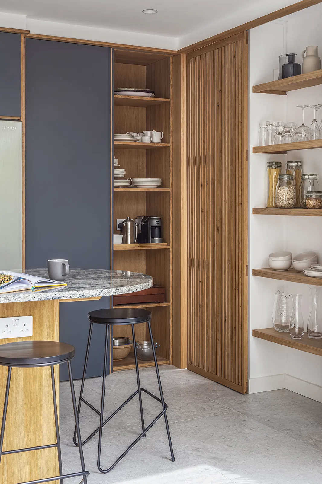 Beatty House: Kitchen storage