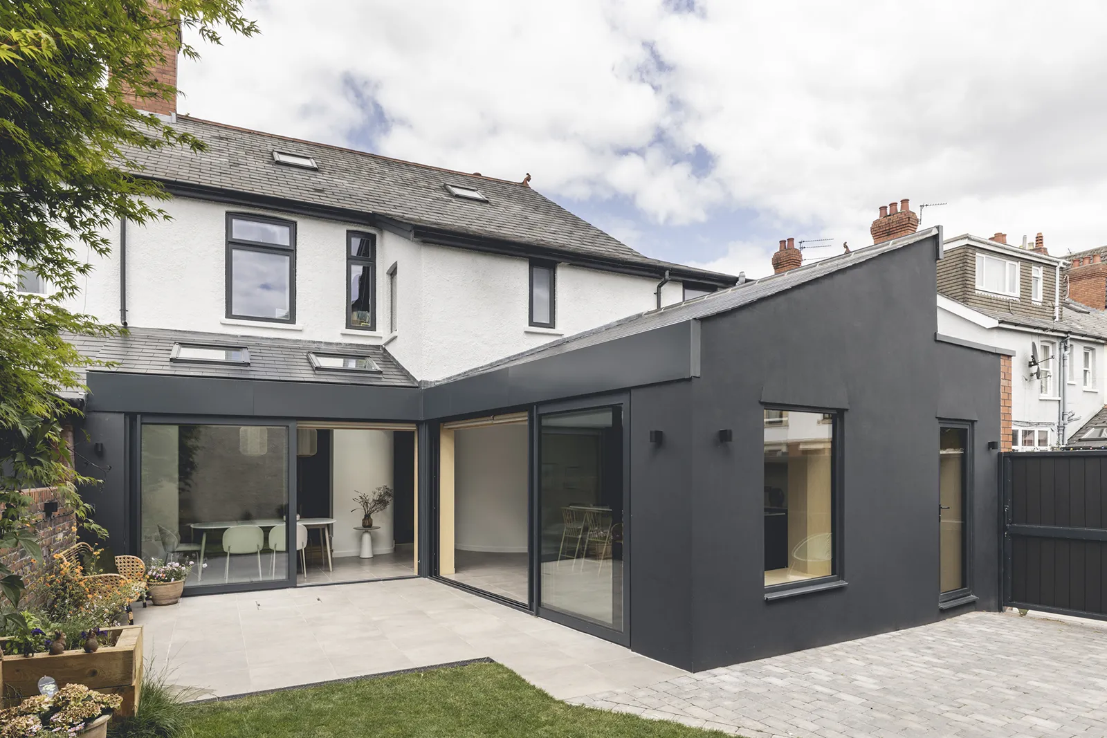 Curve House: External view